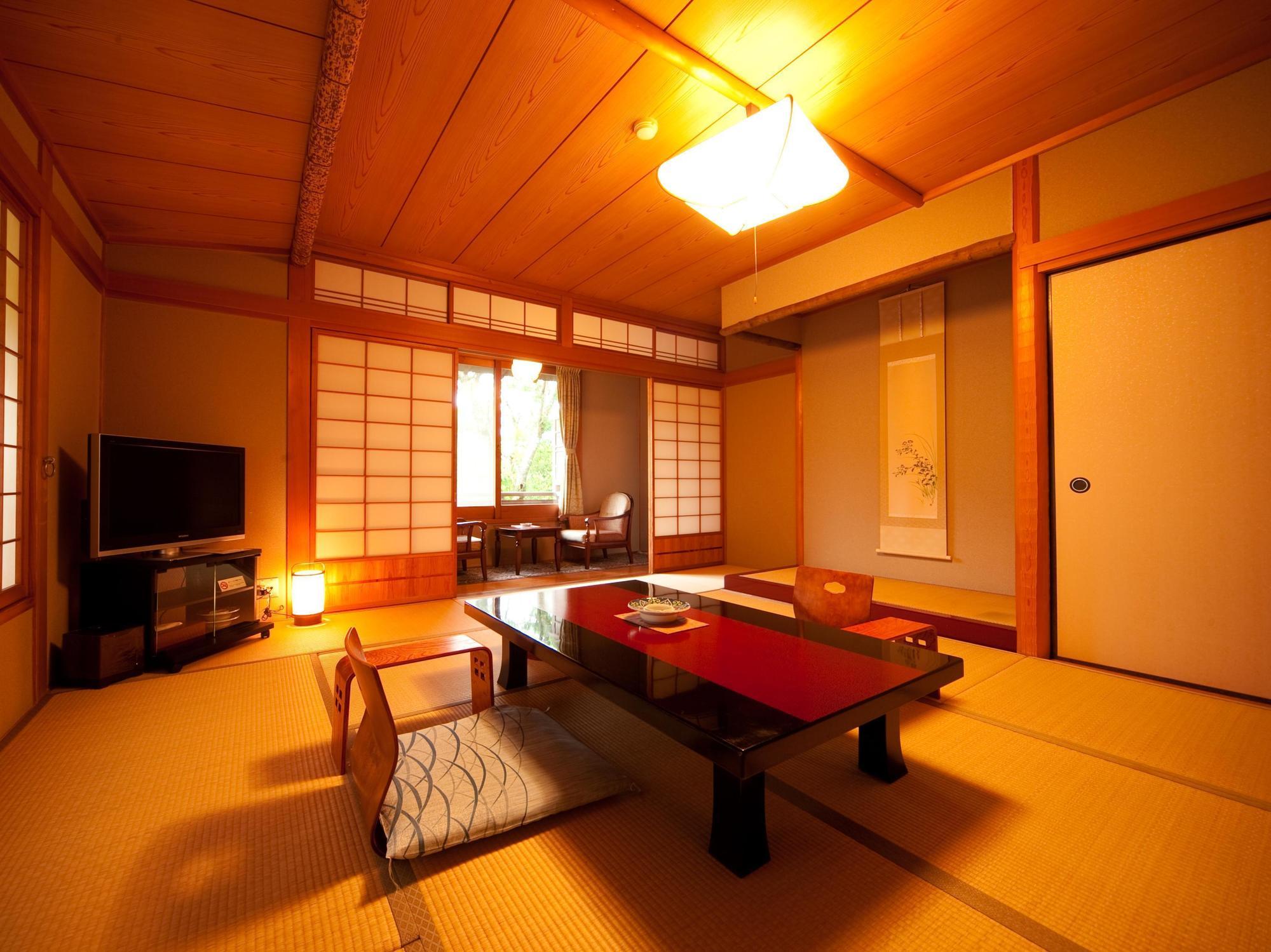 Ryotei Tanokura Hotel Юфу Екстериор снимка