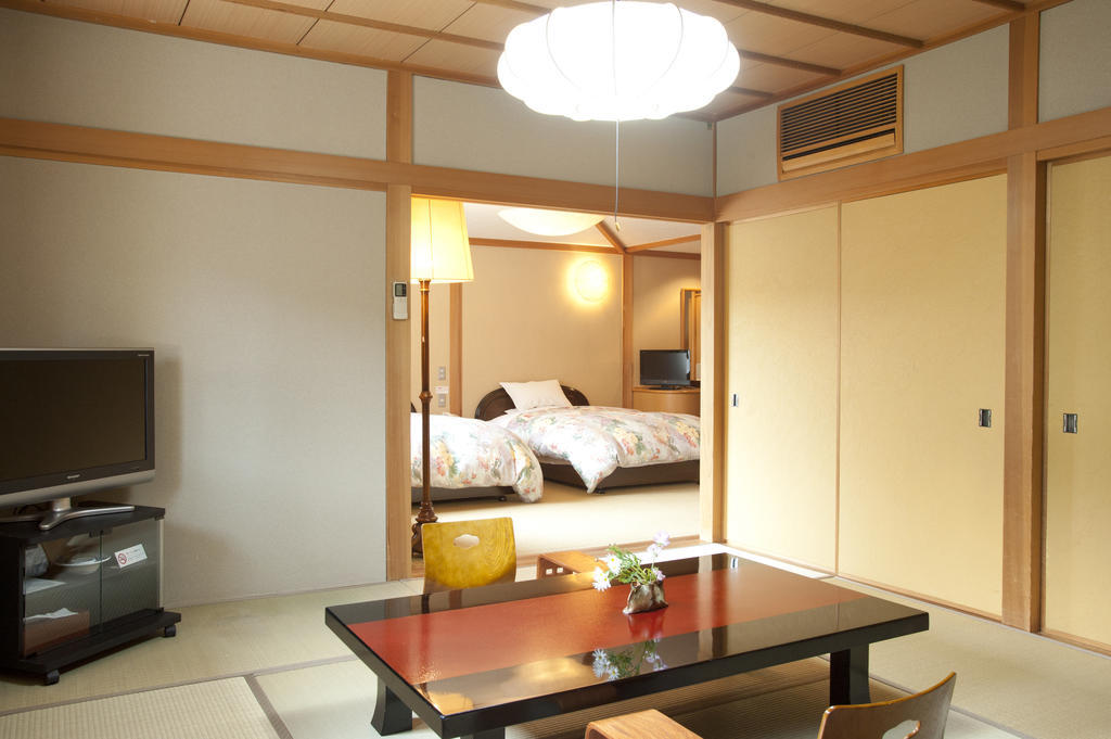 Ryotei Tanokura Hotel Юфу Екстериор снимка