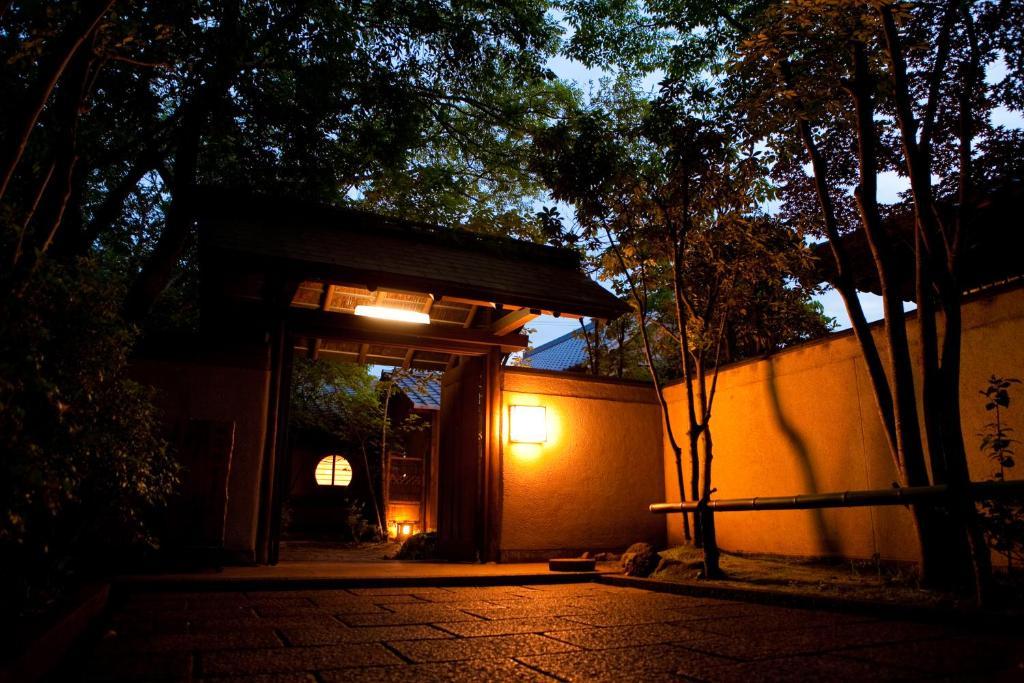 Ryotei Tanokura Hotel Юфу Екстериор снимка