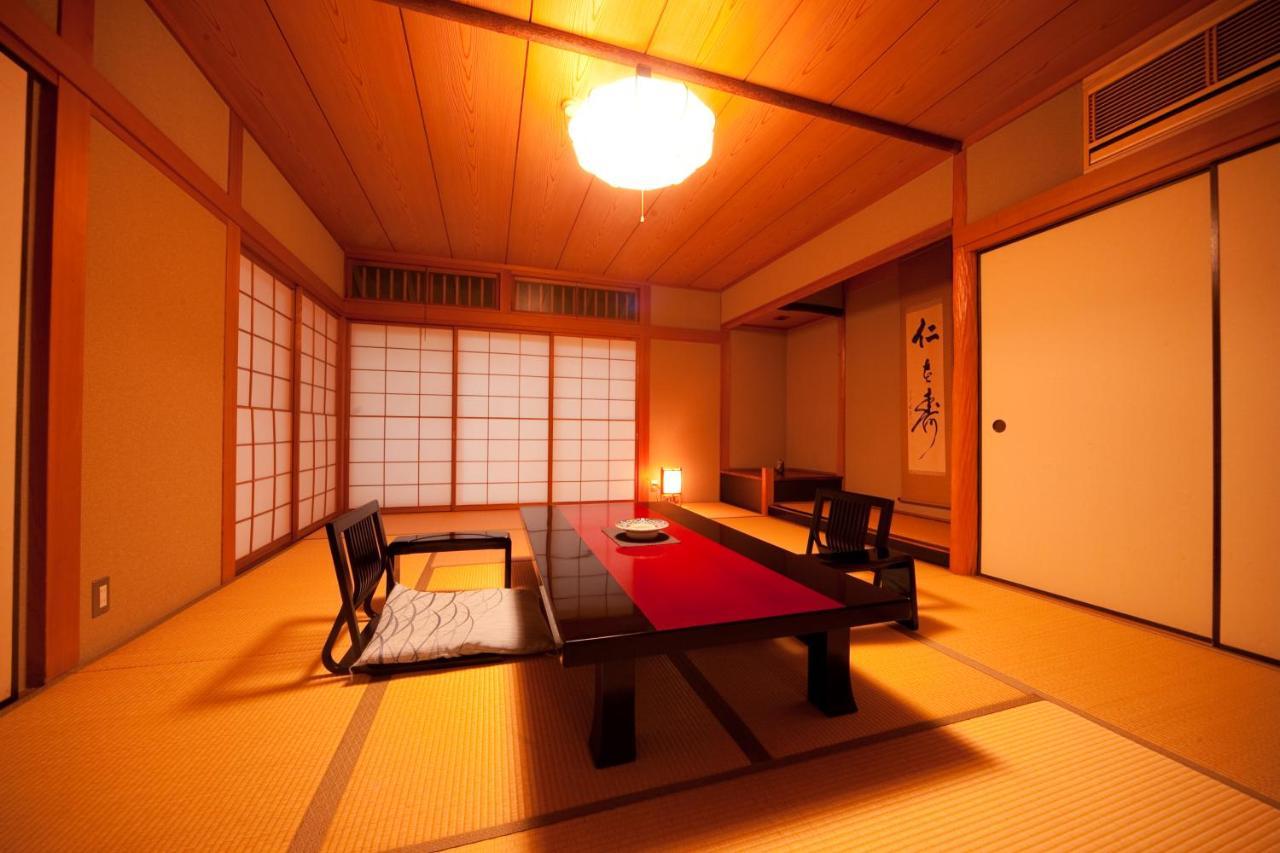 Ryotei Tanokura Hotel Юфу Екстериор снимка